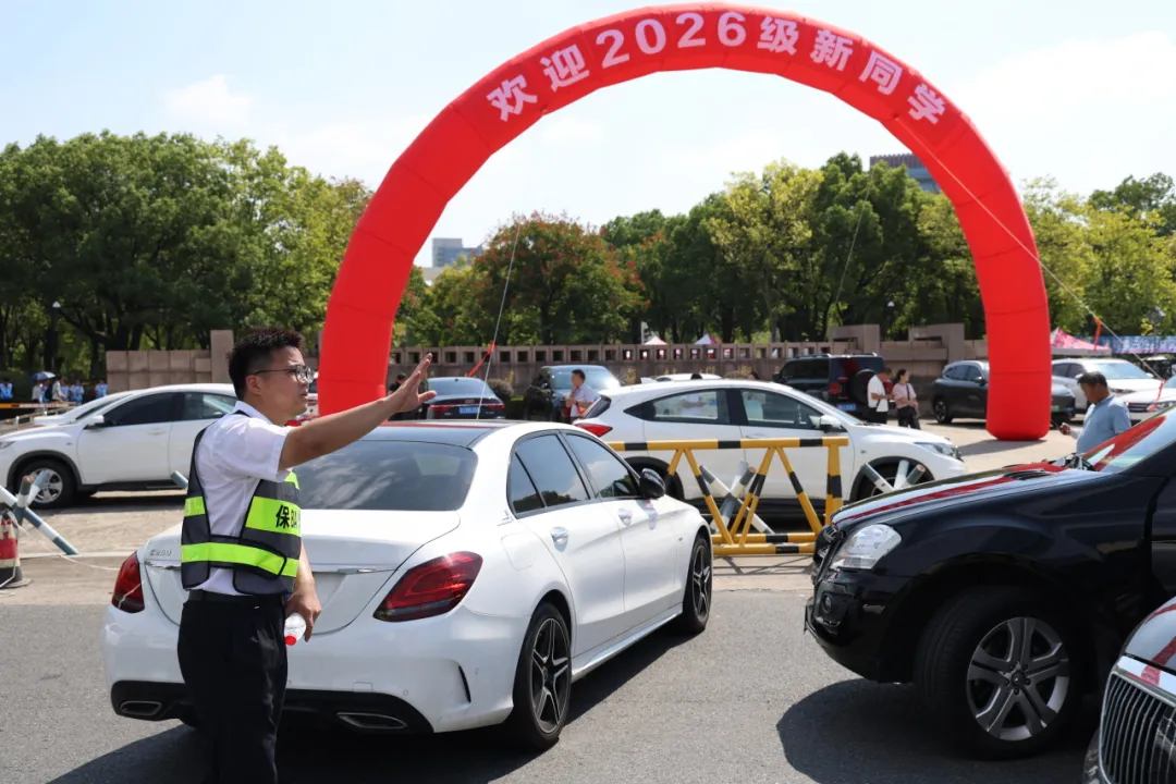 求是动态 | 启航新学期，守护新征程，求是物业圆满完成浙江建院项目进驻及迎新保障